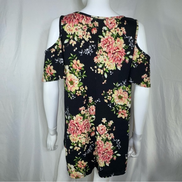 Reb & J. Black & Pink Floral Laced V-Neck Cold Shoulder Top - Picture 3 of 6